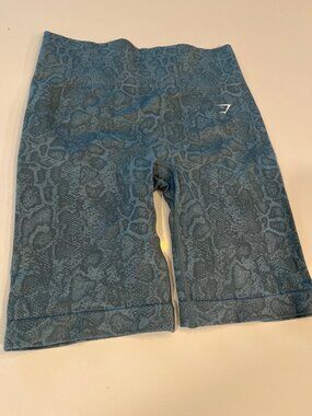 Seamless High-Waist Snake Print Blue Gym Shorts With Scrunch Design